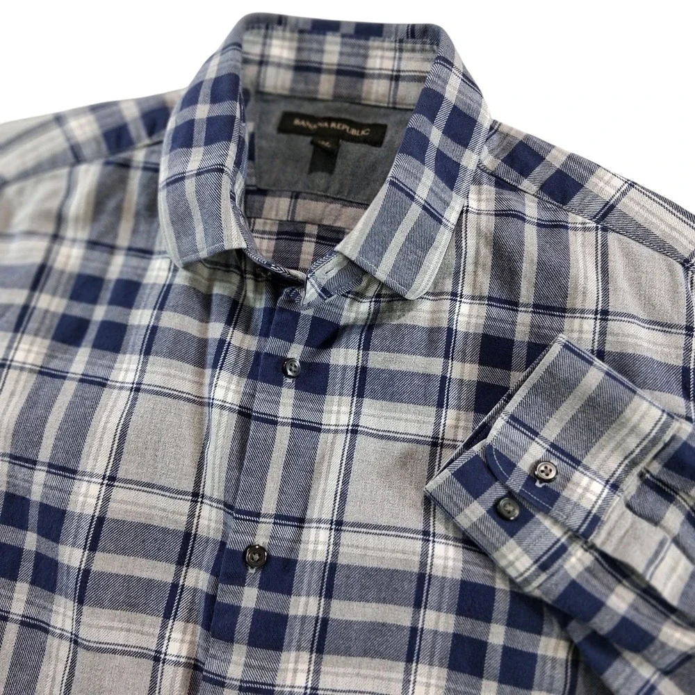 Banana Republic Flannel Shirt Mens Medium Blue Grey Plaid Long Sleeve Cotton